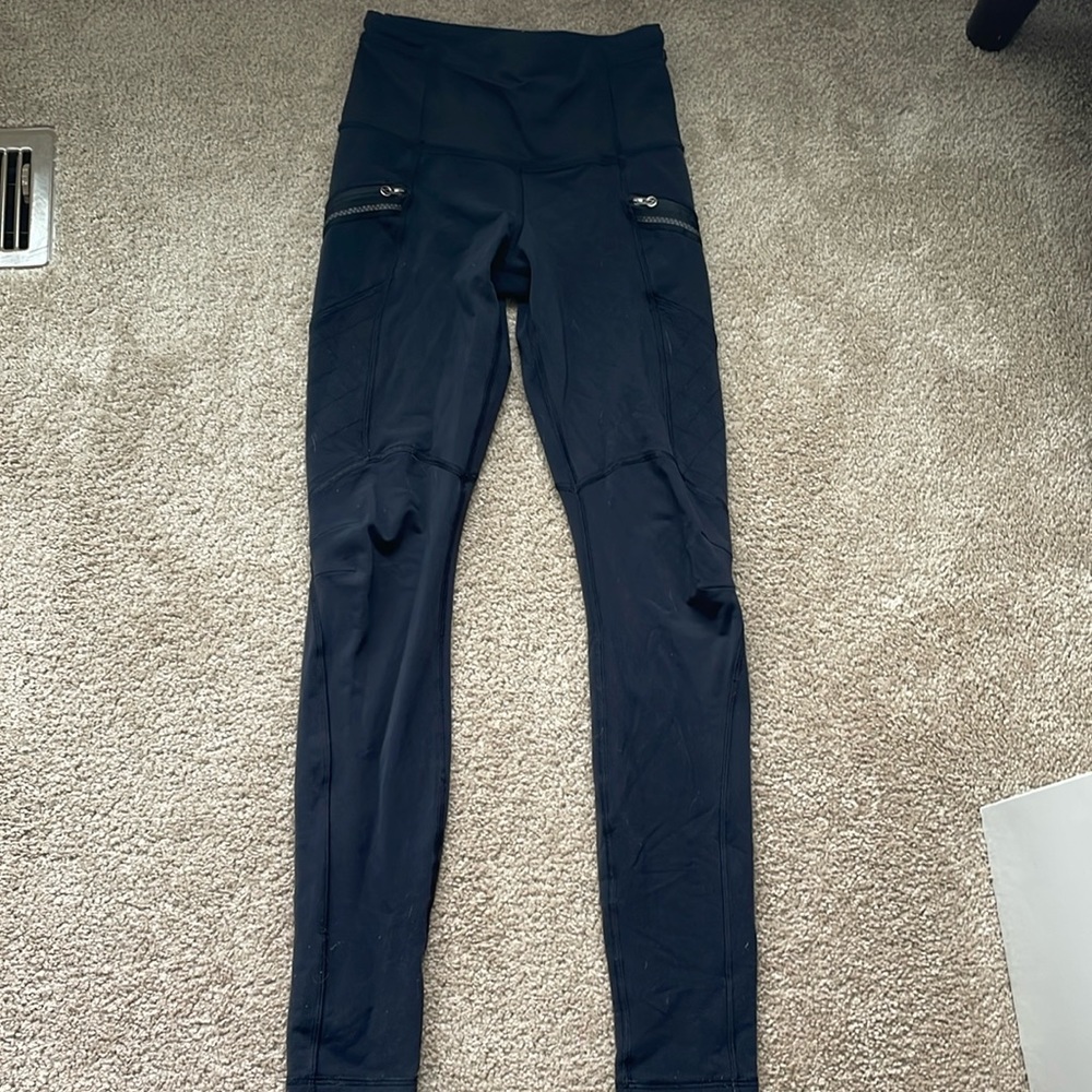 Lululemon pants with 2 sets of pockets on both sides